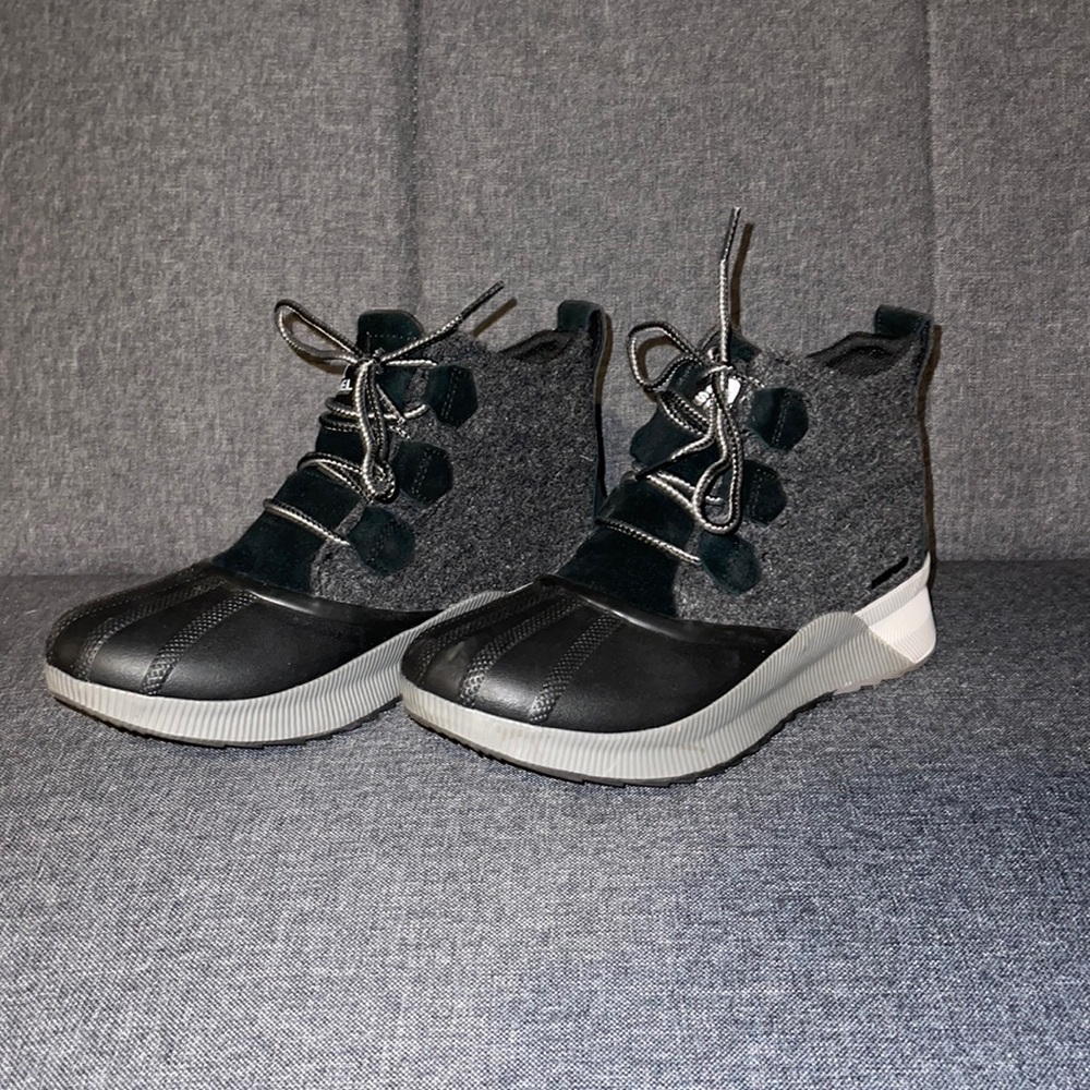 Sorel Women's Black and Gray Winter Boots